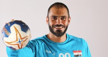 مقدونى يقدم عرضا لكريم هنداوى حارس يد الزمالك