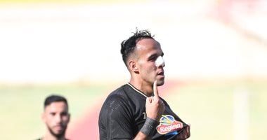 ناصر منسى يسعى لتسجيل هاتريك لانتزاع لقب الهداف الليلة