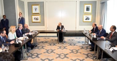 وزير الخارجية والهجرة يجتمع بأعضاء لجنة العلاقات الأوروبية للمشرق