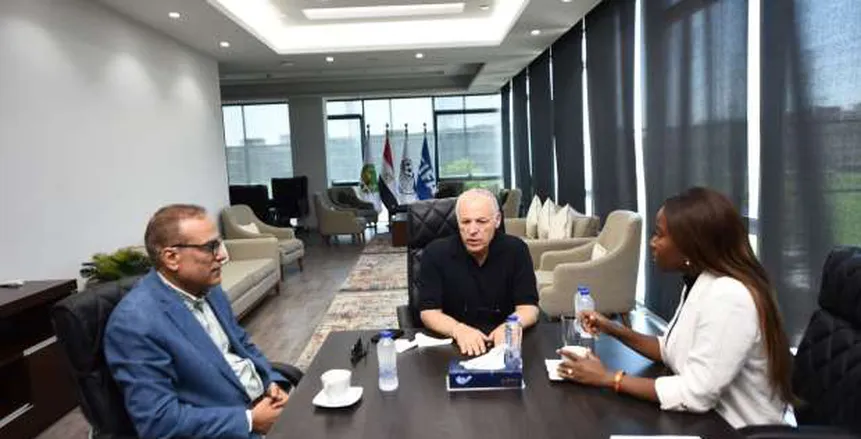 لبحث خطة «شمال إفريقيا».. أبوريدة يلتقي مدير الاتحادات الأعضاء بـ«كاف»