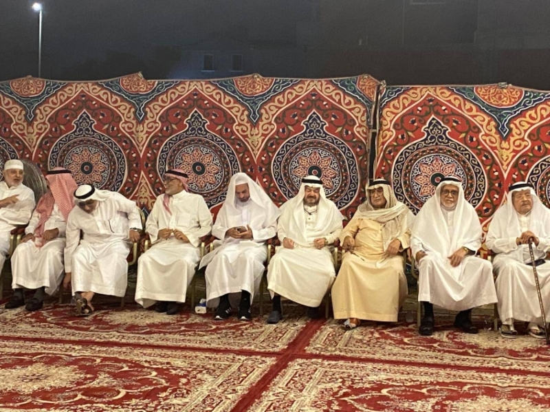 آل طيب يفتحون أبوابهم لاستقبال المعزين في وفاة فقيدتهم الغالية