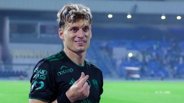 أليوسكي يغادر الأهلي رسميًا ويعود إلى أوروبا بعد فترة مع النادي