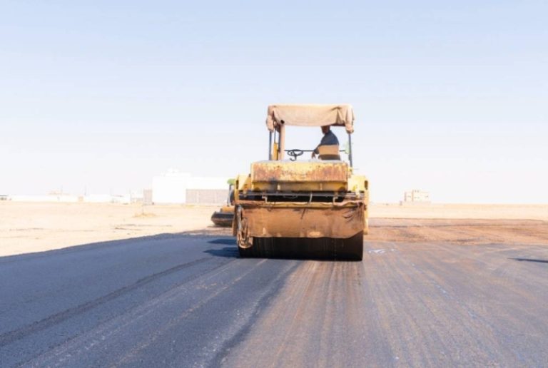 أمانة حفر الباطن تستكمل مشاريع السفلتة لتحسين جودة شبكة الطرق في المنطقة