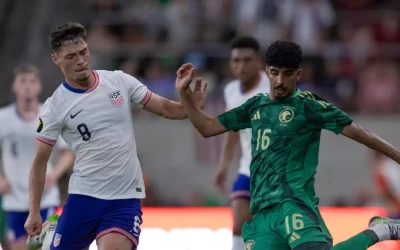 أمريكا تفاجئ الدفاعات السعودية بتسجيل الهدف الأول في المباراة