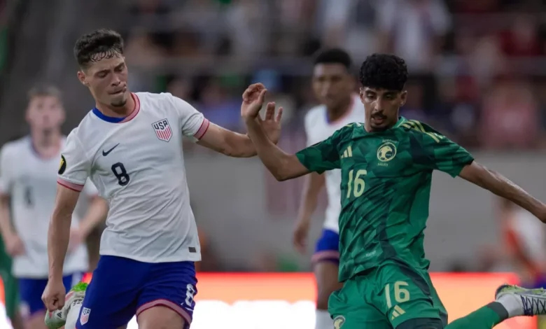 أمريكا تفاجئ الدفاعات السعودية بتسجيل الهدف الأول في المباراة