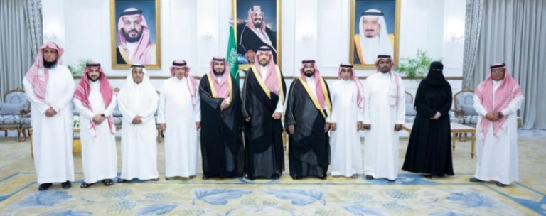 أمير الحدود الشمالية يقدّم جوائز للطلاب والط​البات الفائزين بمسابقات محلية ودولية