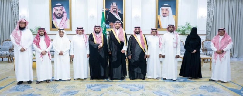 أمير الحدود الشمالية يقدّم جوائز للطلاب والط​البات الفائزين بمسابقات محلية ودولية