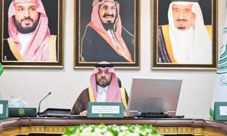 أمير الحدود الشمالية يقود الاجتماع الثالث عشر للجنة التنفيذية المعنية بالإسكان التنموي