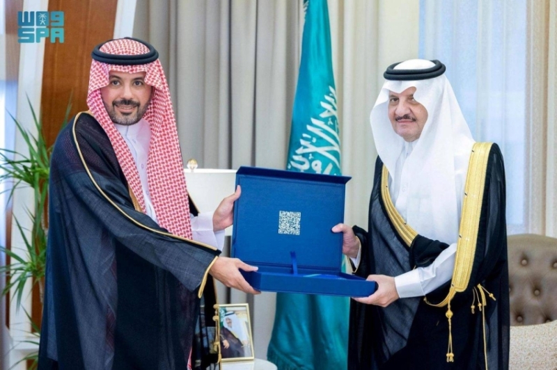 أمير الشرقية ونائبه يلتقيان مدير عام صندوق تنمية الموارد البشرية لتعزيز التعاون المشترك