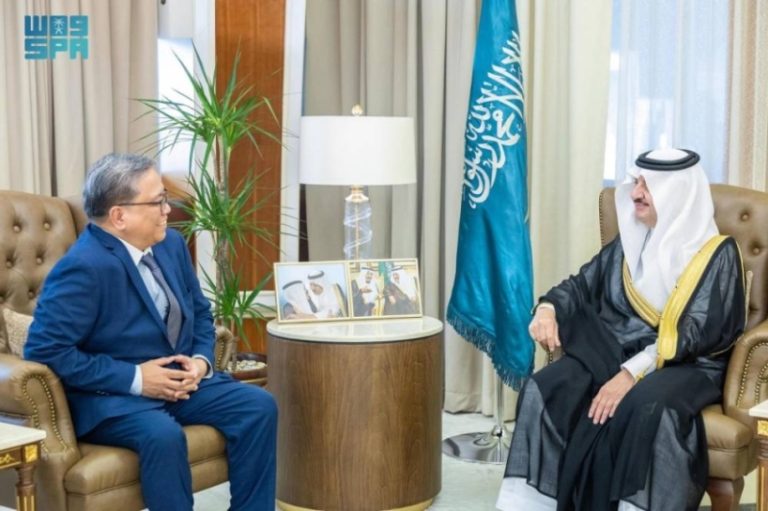 أمير الشرقية يلتقي بالسفير الفلبيني المعين لدى المملكة لتعزيز العلاقات الثنائية