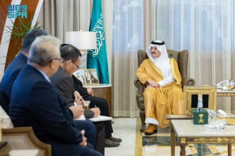 أمير الشرقية يلتقي سفير إندونيسيا في المملكة لتعزيز العلاقات الثنائية بين البلدين