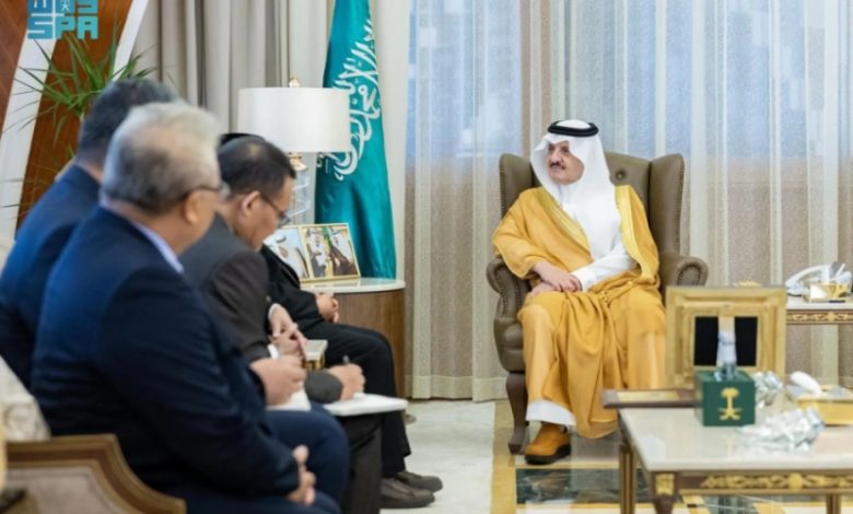 أمير الشرقية يلتقي سفير إندونيسيا في المملكة لتعزيز العلاقات الثنائية بين البلدين