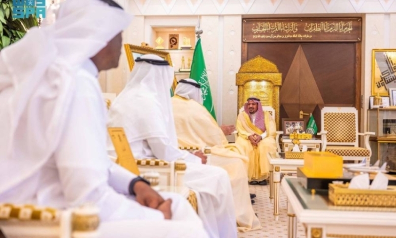 أمير القصيم يراجع تقرير مبادرة "أرض القصيم خضراء" ويثني على زراعة 7.5 مليون شجرة
