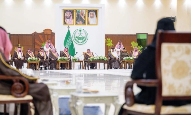أمير القصيم يقوم بزيارة محافظة عنيزة ويشدد على أهمية خدمة المواطنين بشكل أساسي