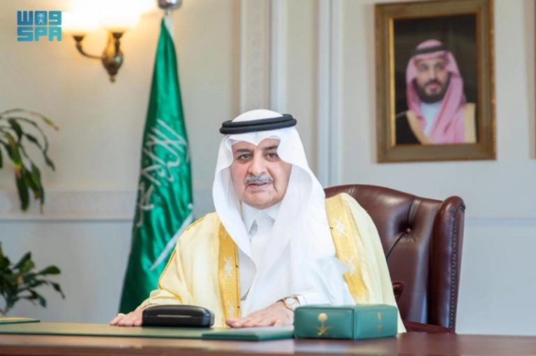 أمير تبوك يرحب بوكلاء ومنسوبي الإمارة احتفالاً بعيد الأضحى المبارك