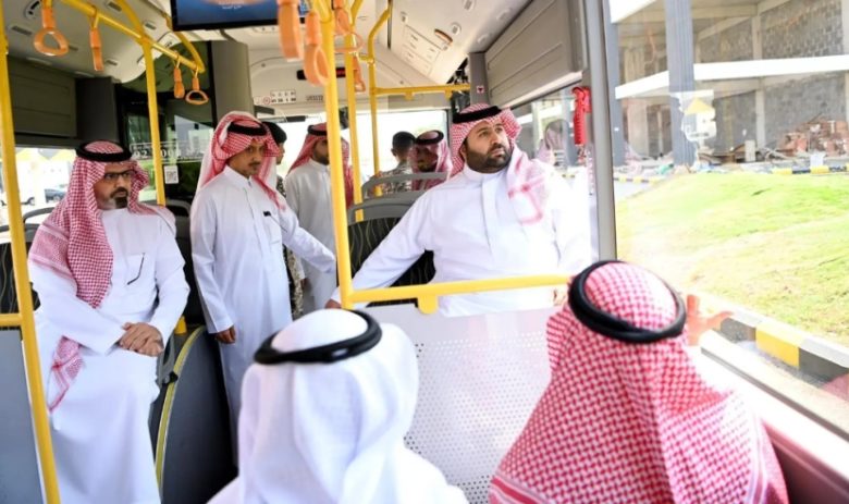 أمير جازان يقوم بجولة ميدانية لتفقد مشروعات وأعمال أمانة المنطقة في الوقت الحالي