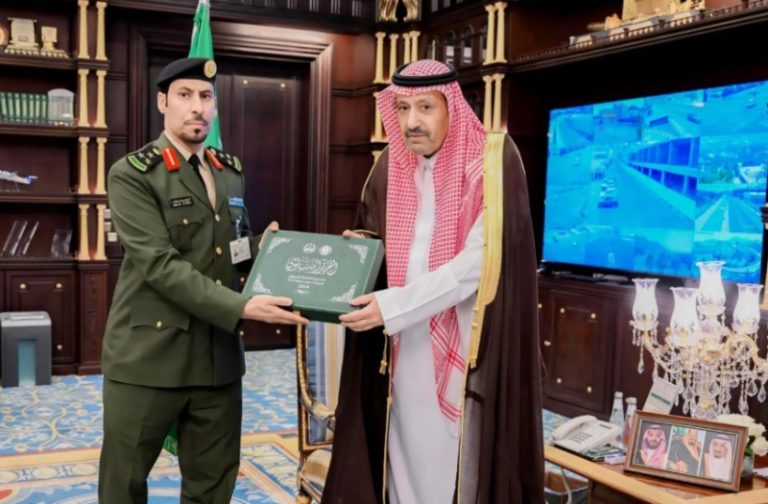 أمير منطقة الباحة يستلم التقرير السنوي لمديرية السجون في المنطقة للعام 2024