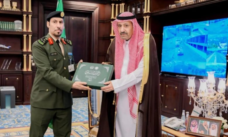 أمير منطقة الباحة يستلم التقرير السنوي لمديرية السجون في المنطقة للعام 2024