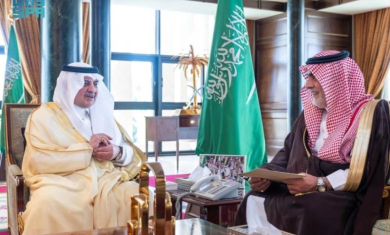 أمير منطقة تبوك يستقبل مدير التعليم ويتابع سير الاختبارات الدراسية في المنطقة