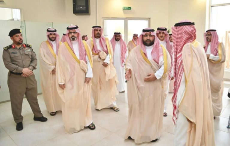 أمير منطقة جازان يقوم بزيارة تفقدية لمكتب الضمان الاجتماعي في محافظة جزر فرسان