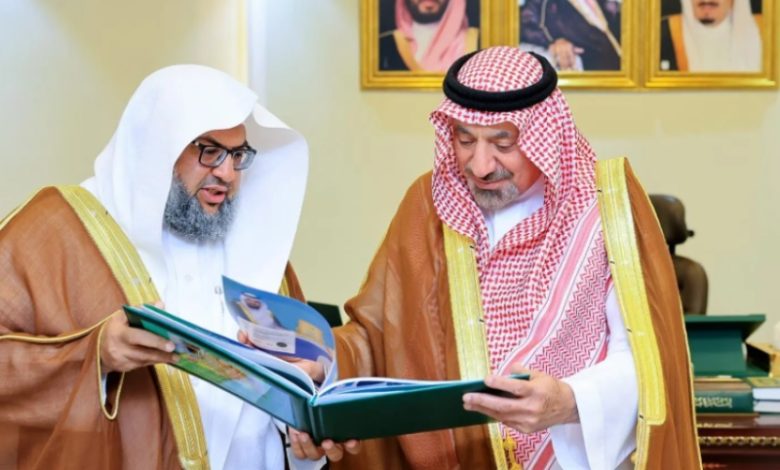 أمير نجران يستعرض التقرير السنوي لجمعية دعم الأيتام في المنطقة لعام كامل
