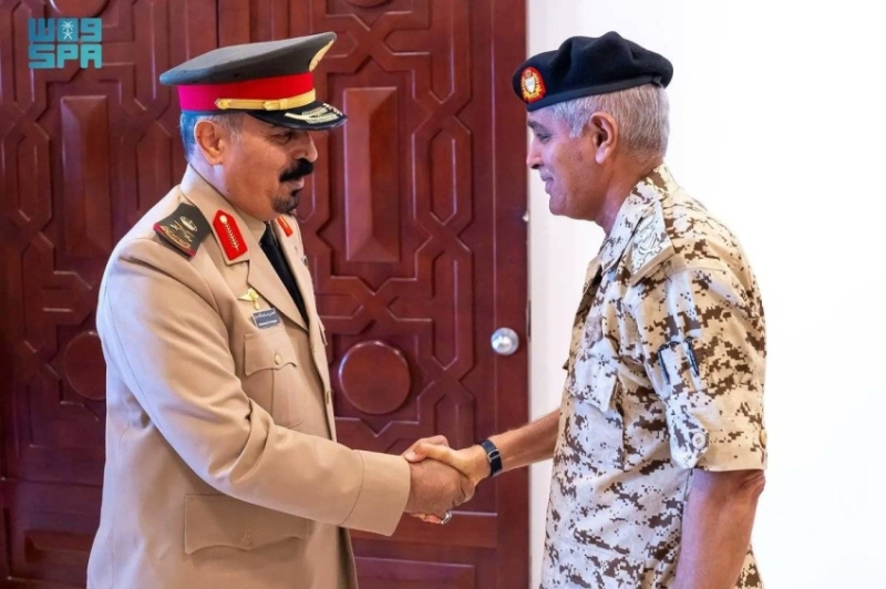 أمين التحالف الإسلامي يناقش مع رئيس هيئة الأركان البحريني تعزيز التعاون لمكافحة الإرهاب