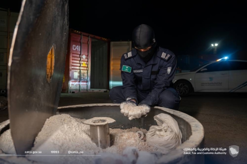 إحباط تهريب 1.7 مليون حبة من "الإمفيتامين" في ميناء جدة الإسلامي عبر الزكاة والضرائب والجمارك
