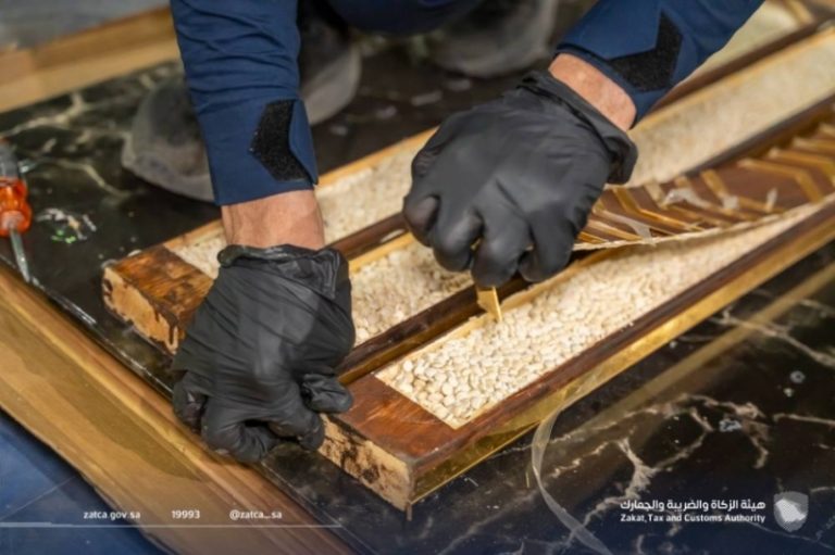 إحباط تهريب 732 ألف حبة إمفيتامين المخدر بواسطة الزكاة والضريبة والجمارك