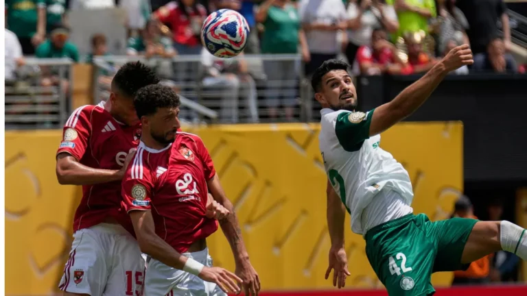 إلغاء مباراة الأهلي وبالميراس بسبب الظروف الجوية السيئة بشكل عاجل