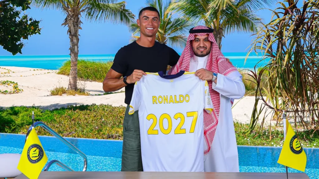 استعدادات نارية لنصر بعد تجديد عقد رونالدو وتعليق مفاجئ يثير الجدل