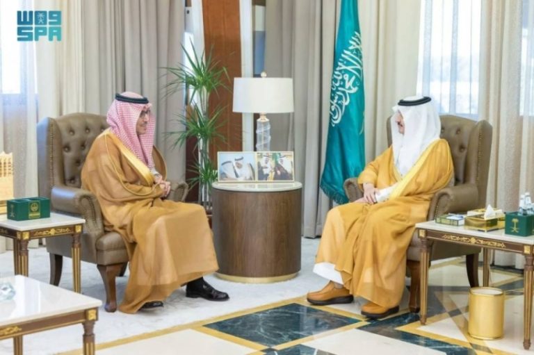 استقبال أمير الشرقية لمحافظ هيئة الزكاة والضريبة والجمارك في زيارة هامة