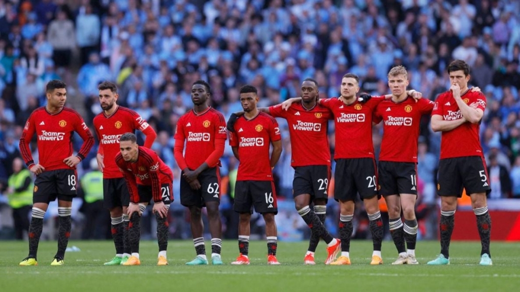 اعتزال قائد مانشستر يونايتد وتوليه منصبًا إداريًا