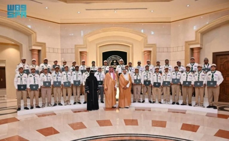 الأمير سعود بن جلوي ي honored كشافة تعليم جدة الذين شاركوا في موسم الحج 1446هـ