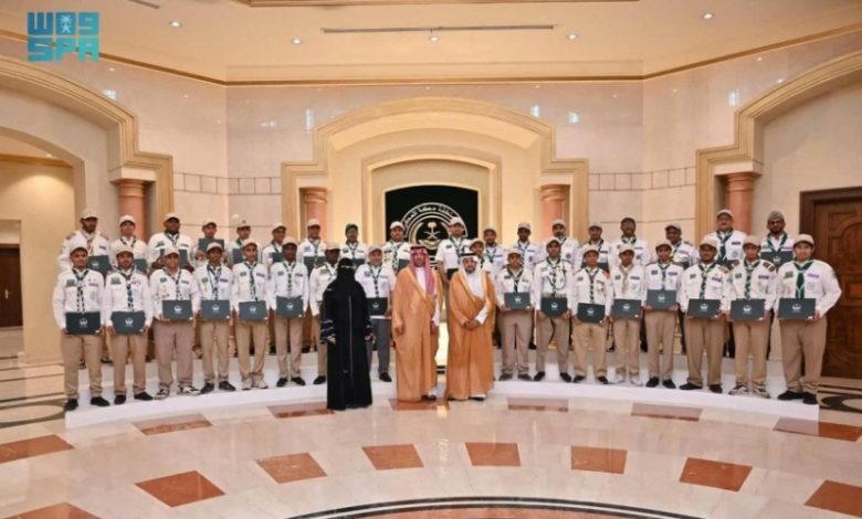 الأمير سعود بن جلوي ي honored كشافة تعليم جدة الذين شاركوا في موسم الحج 1446هـ