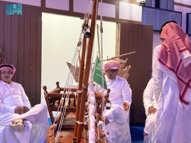 الأهازيج البحرية تستقطب الزوار في مهرجان «بحَّار 2» وتجذب أنظار الحضور