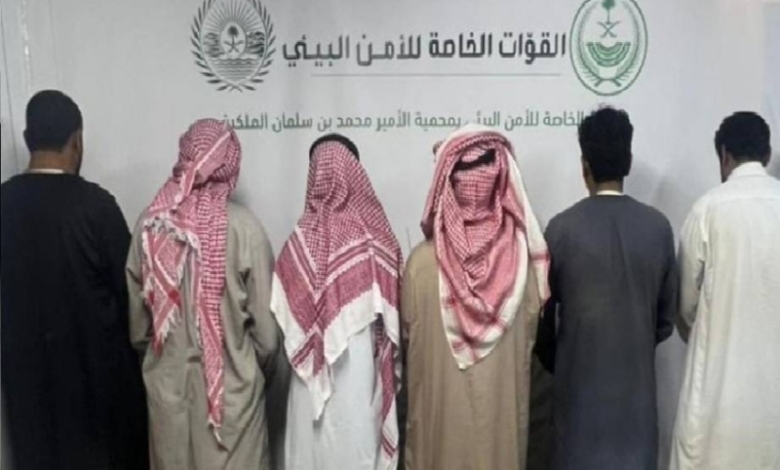 الإطاحة بستة مخالفين لنظام البيئة بعد صيدهم وعلًا بريًا في محمية الأمير محمد بن سلمان