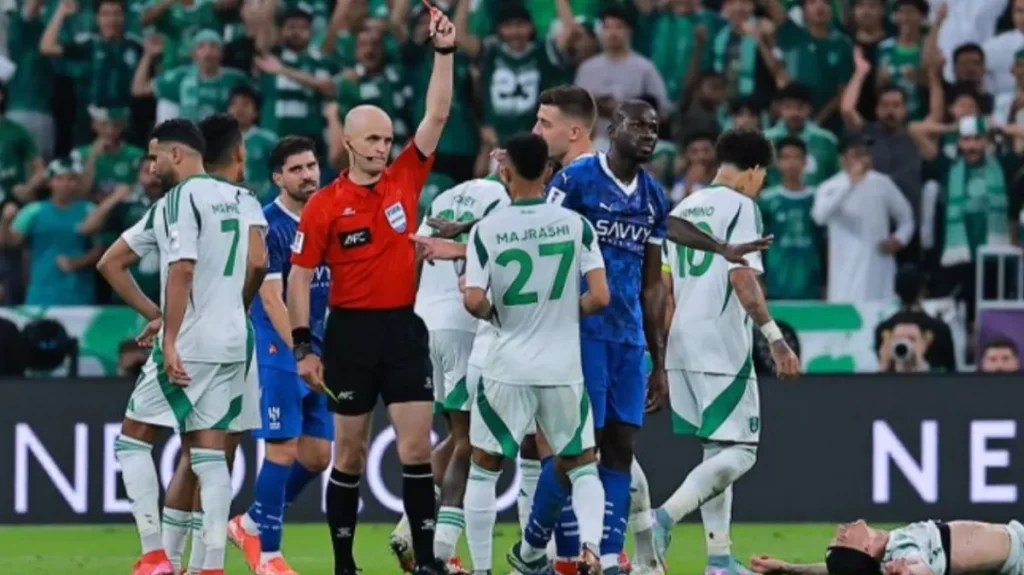 الانضباط بالاتحاد الآسيوي تعاقب الهلال نتيجة أحداث مباراة الأهلي الأخيرة