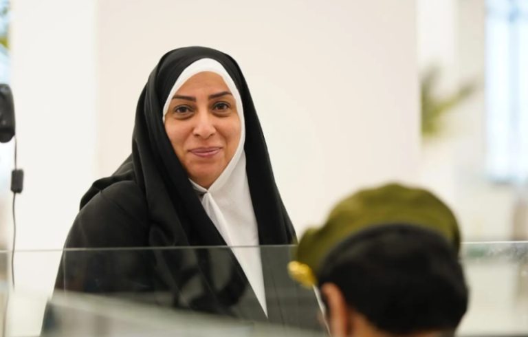 الجوازات تواصل خدماتها لتسهيل مغادرة حجاج إيران من خلال منفذ جديدة عرعر