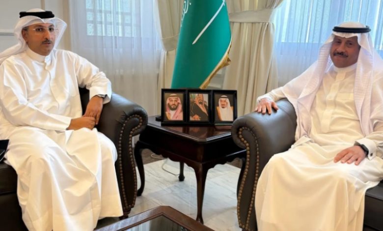 السفير السديري يجتمع مع وكيل وزارة المواصلات والاتصالات في مملكة البحرين