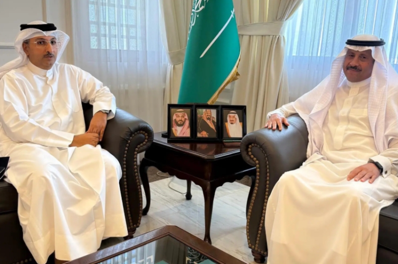 السفير السديري يجتمع مع وكيل وزارة المواصلات والاتصالات في مملكة البحرين