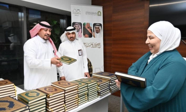 الشؤون الإسلامية تتابع توزيع هدايا خادم الحرمين الشريفين من خلال منفذ الحديثة