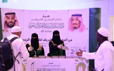الشؤون الإسلامية تستمر في توزيع هدايا خادم الحرمين الشريفين من خلال مطار جدة