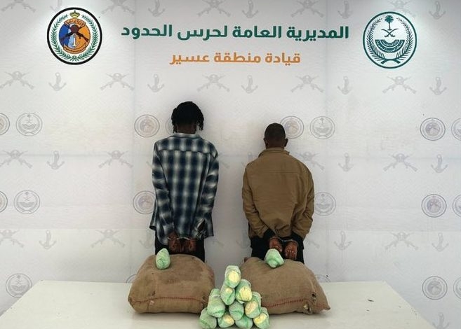القبض على مهربين بحوزتهما اربعون كيلو قات في عسير بعد متابعة الامن