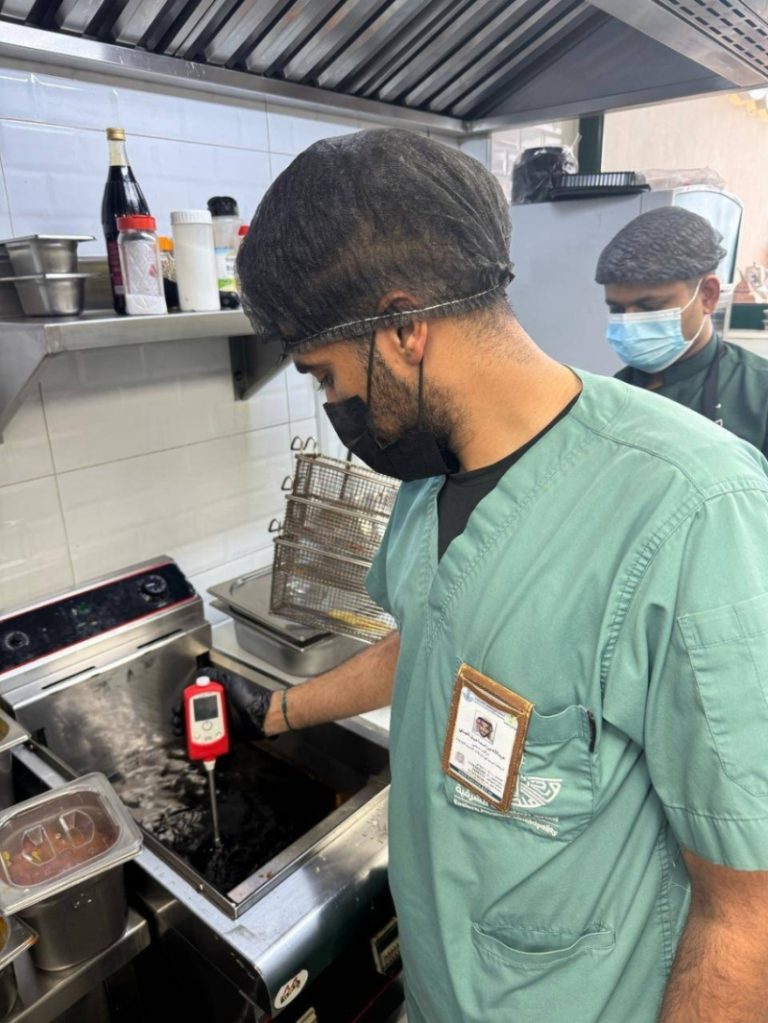 القطيف تقوم بتنفيذ 213 جولة تفتيشية على المنشآت الغذائية والتجارية لضمان الجودة والسلامة