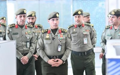 اللواء المربع يتفقد الخدمات المخصصة لضيوف الرحمن في جوازات مطار المدينة المنورة