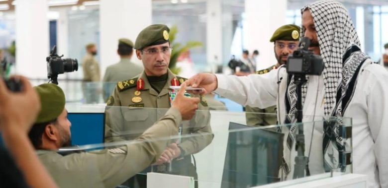 اللواء المربع يتفقد الخدمات المقدمة لحجاج بيت الله في منفذ جديدة عرعر
