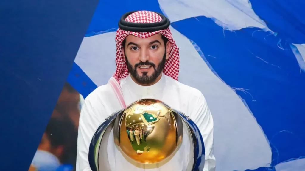 الهلال يقتنص العقل المدبر لفريق ليفربول بن نافل يحقق إنجازاً كبيراً