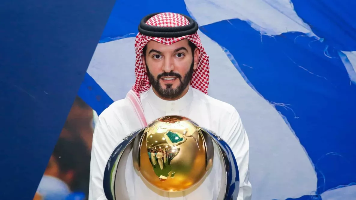 الهلال يقتنص العقل المدبر لفريق ليفربول بن نافل يحقق إنجازاً كبيراً