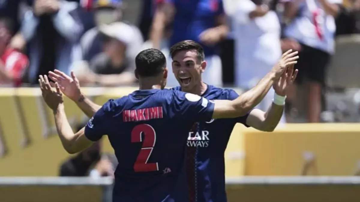 باريس سان جيرمان يتفوق على برشلونة بعد فوزه الساحق على أتلتيكو مدريد في المونديال