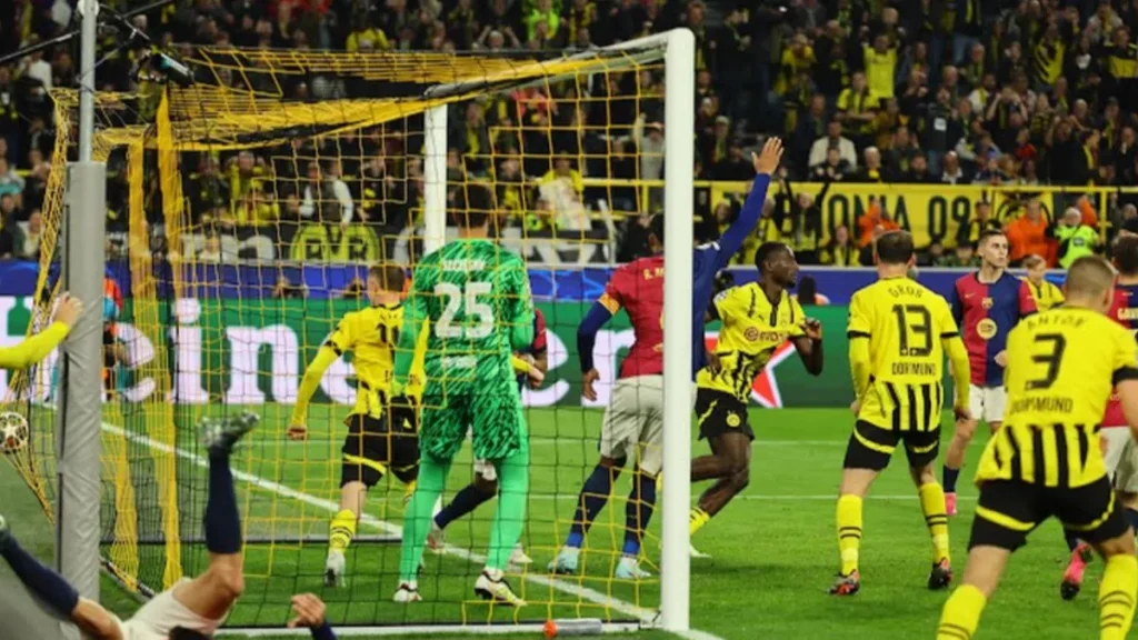 بايرن ميونخ يسعى للتفاوض مع لاعب مميز من فريق بوروسيا دورتموند الشهير